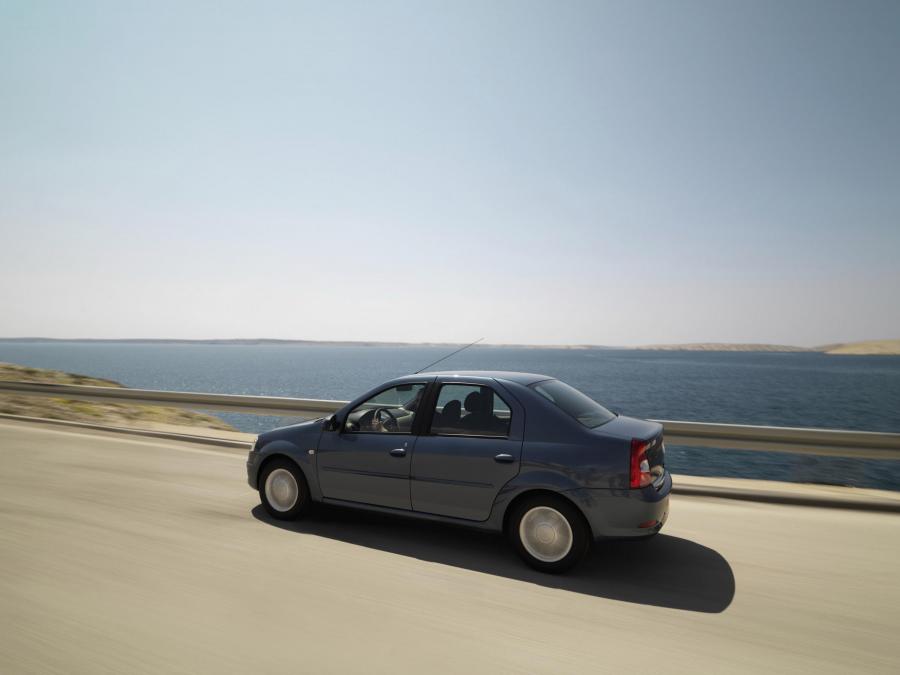  Dacia Logan 2008 года  (фото 26 из 81)